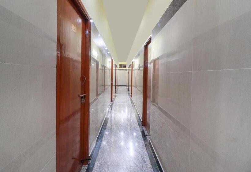 חדר קלאסי לשלושה, Spot On Raja Lodge