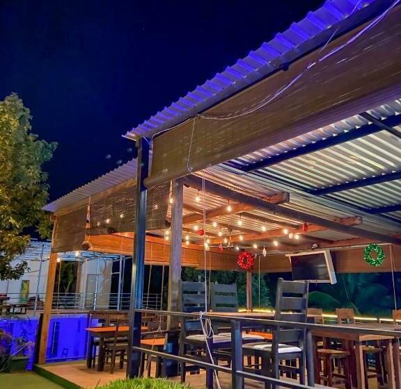 اتاق استاندارد با چشمانداز استخر, Villa Napoli