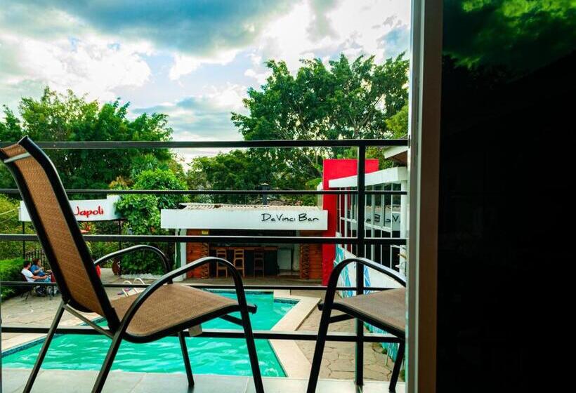 اتاق استاندارد با چشمانداز استخر, Villa Napoli