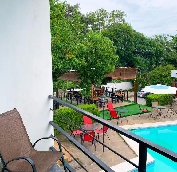 اتاق استاندارد با چشمانداز استخر, Villa Napoli