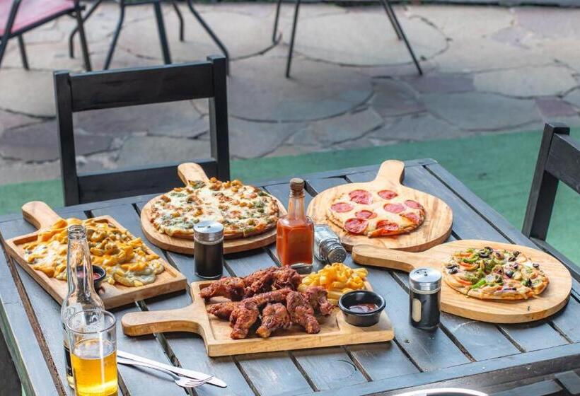 اتاق استاندارد چهارنفره با چشمانداز باغ, Villa Napoli