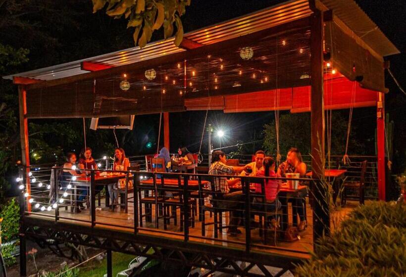 اتاق استاندارد چهارنفره با چشمانداز باغ, Villa Napoli