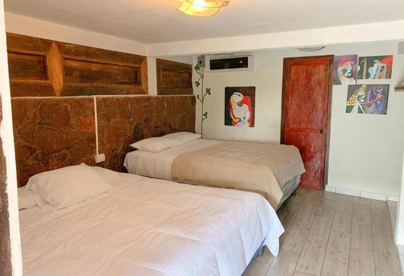 اتاق استاندارد چهارنفره با چشمانداز باغ, Villa Napoli