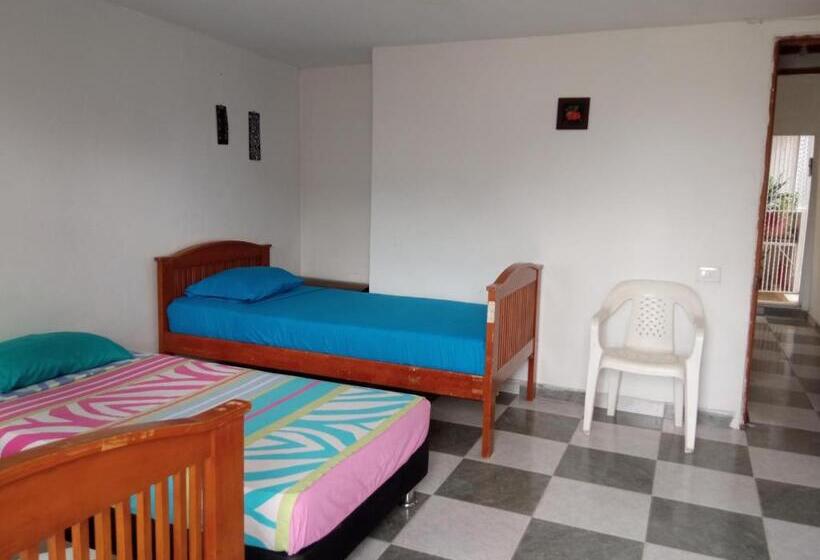 غرفة قياسية ثلاثية مزودة بشرفة, Casa El Prado Hostal