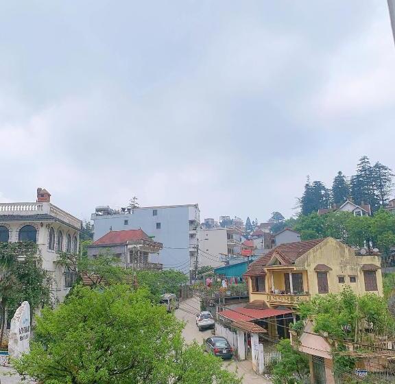اتاق استاندارد سه نفره, The 1996 House
