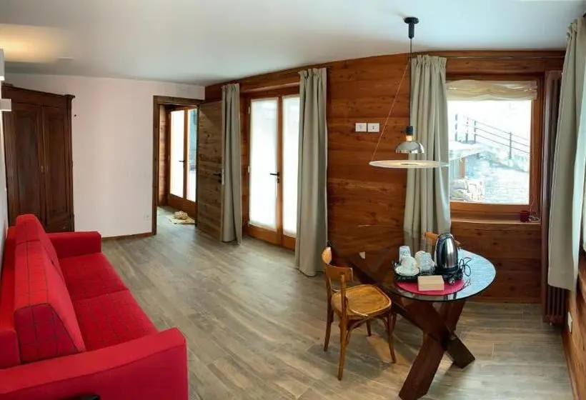 Deluxe Neljän Hengen Huone, Lo Miete Di Nonni