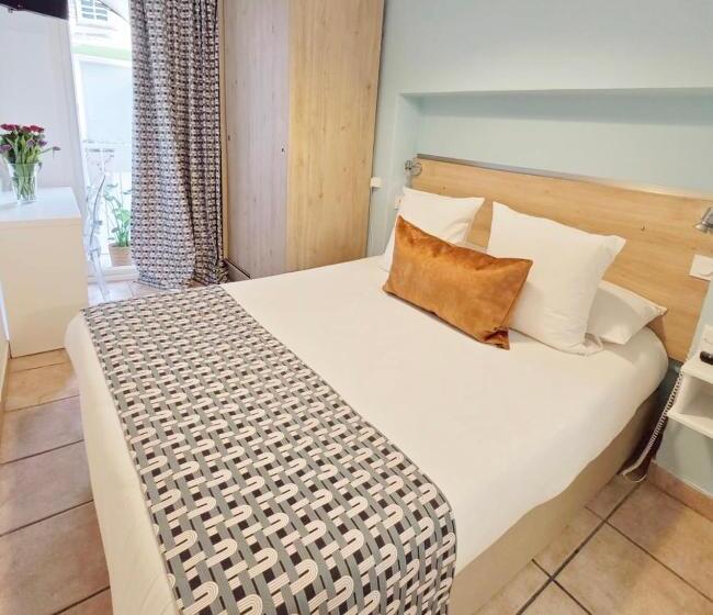 اتاق استاندارد با بالکن, Des Calanques