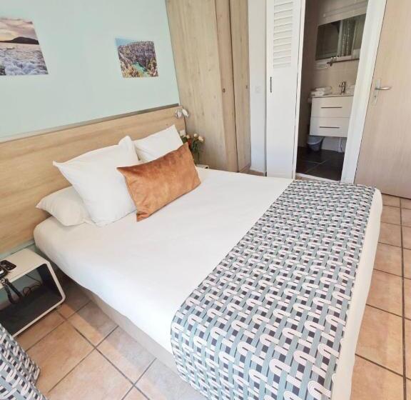 اتاق استاندارد با چشمانداز باغ, Des Calanques