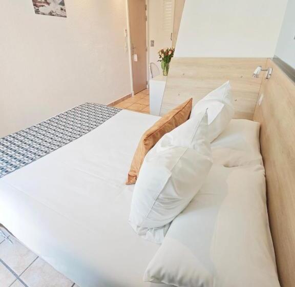 اتاق استاندارد با بالکن, Des Calanques