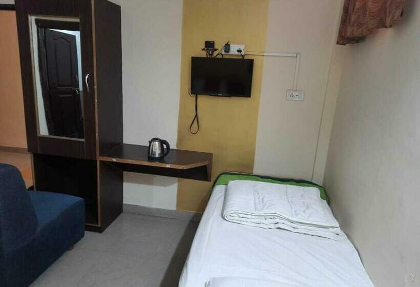 غرفة ديلوكس ثلاثية, Abhimaan Residency