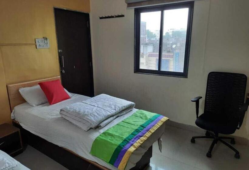 غرفة ديلوكس ثلاثية, Abhimaan Residency