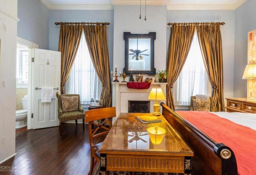 Номер Deluxe, Burke Mansion
