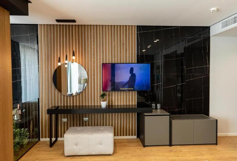 带按摩浴盆的套房, Ames Hotel & Spa
