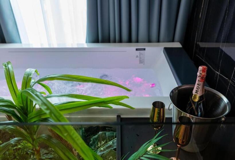 סוויטה עם ג'קוזי, Ames Hotel & Spa