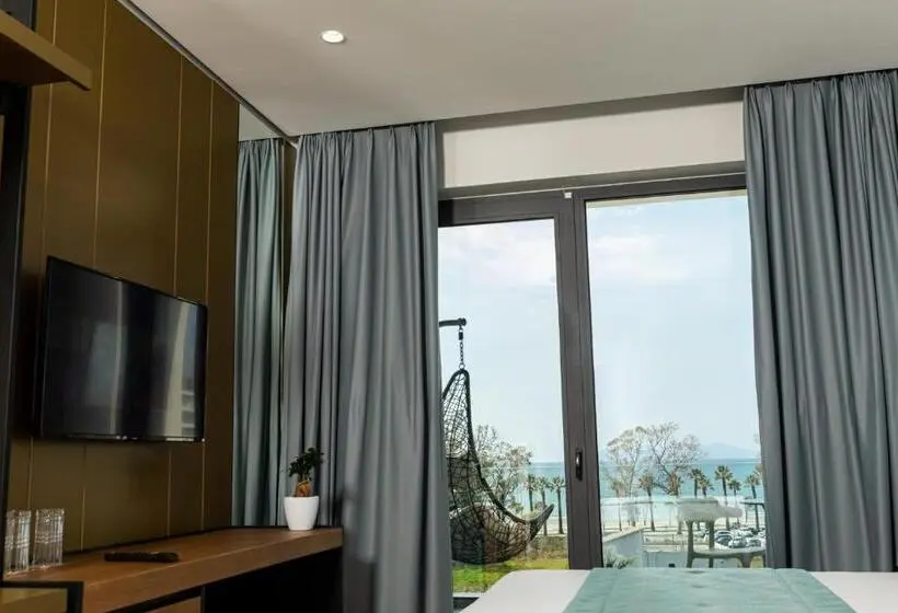 اتاق استاندارد سه نفره, Ames Hotel & Spa