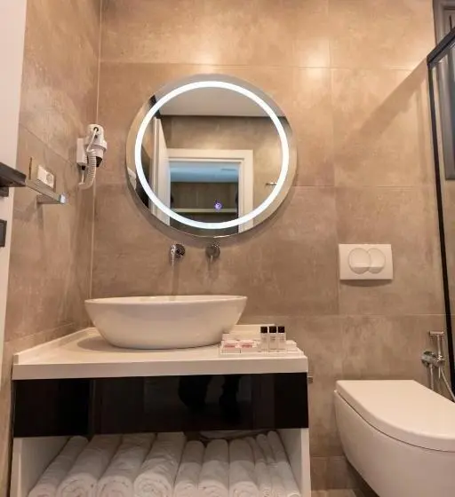 اتاق استاندارد سه نفره, Ames Hotel & Spa