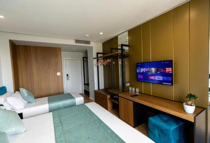 اتاق استاندارد سه نفره, Ames Hotel & Spa