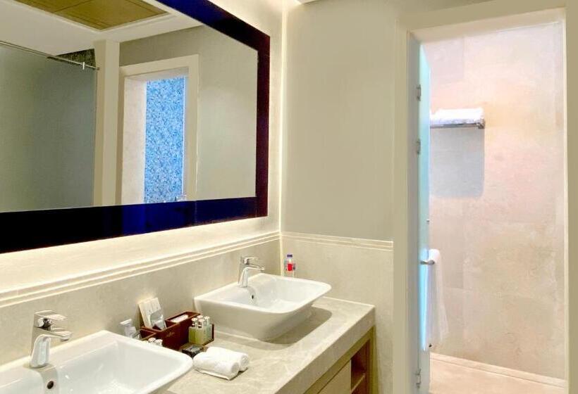 Deluxe Suite Sea View, Rixos Premium Magawish Suites and Villas - Ultra All Inclusive