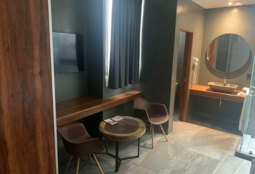 سوییت لوکس, Motel Rokka