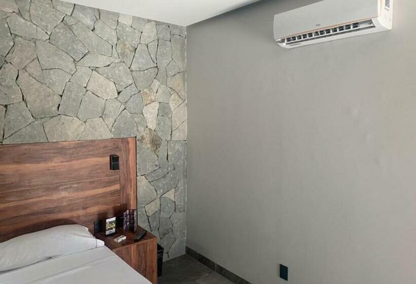 سوییت لوکس, Motel Rokka