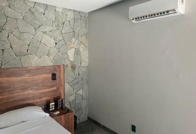سوییت لوکس, Motel Rokka