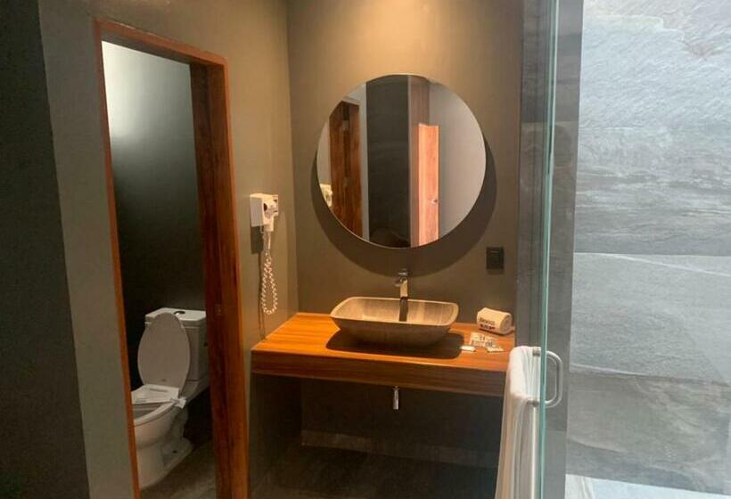 سوییت لوکس, Motel Rokka