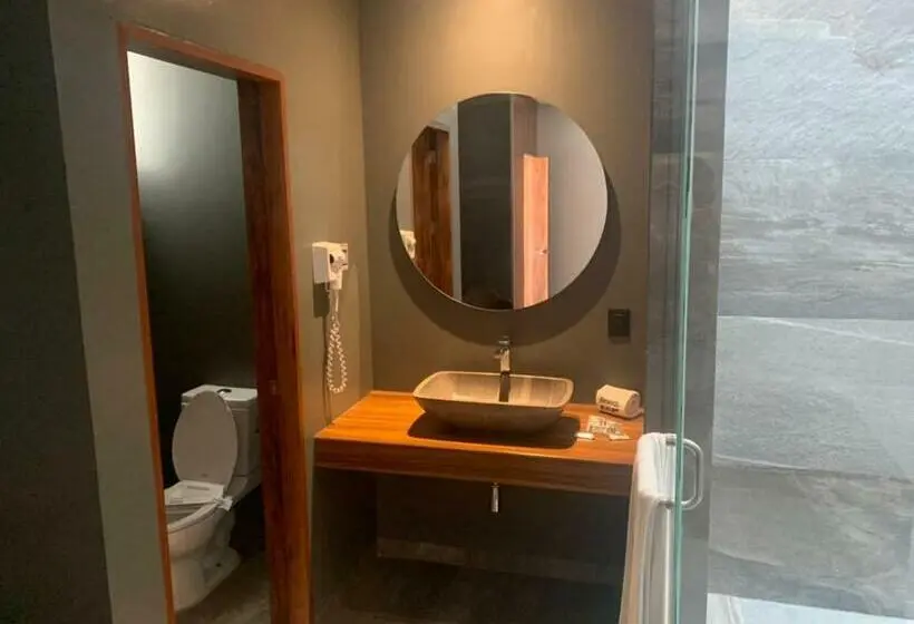 سوییت لوکس, Motel Rokka