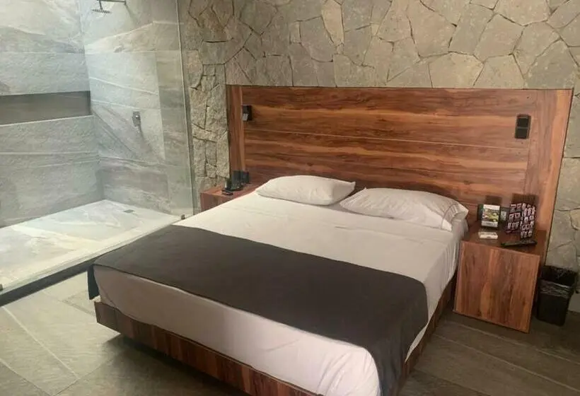 سوییت لوکس, Motel Rokka