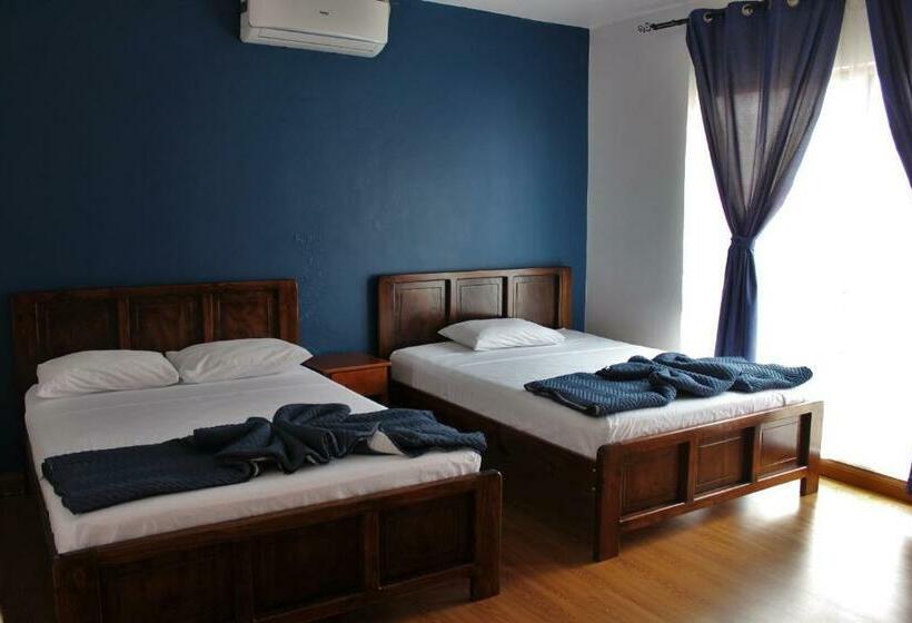 اتاق استاندارد چهار تخته, Park View Hotel & Restaurant