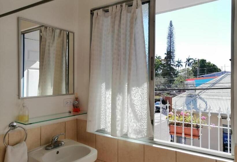 اتاق لوکس با بالکن, Park View Hotel & Restaurant