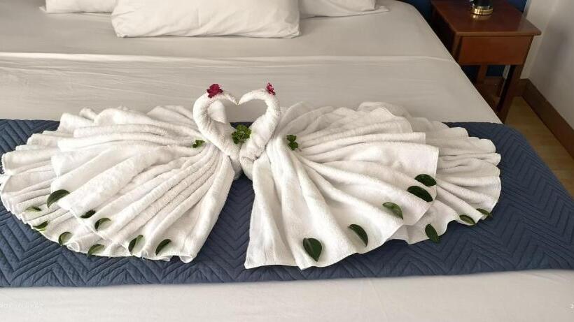 اتاق لوکس با بالکن, Park View Hotel & Restaurant