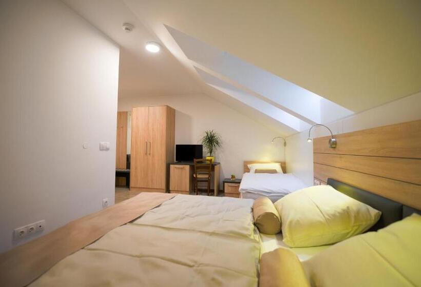 اتاق کلاسیک سه تخته, Baron