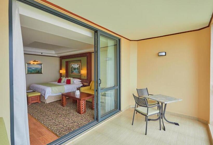 اتاق لوکس با تخت بزرگ, Goma Serena