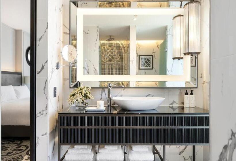 غرفة ديلوكس سرير كينج ذات إطلالة, Sofitel Adelaide