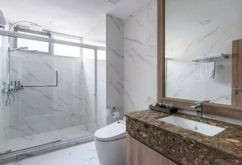 استودیوی لوکس, Adelphi Grande Sukhumvit