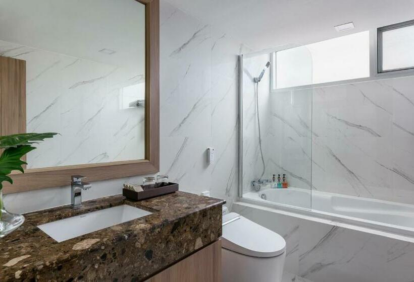 سوییت لوکس, Adelphi Grande Sukhumvit