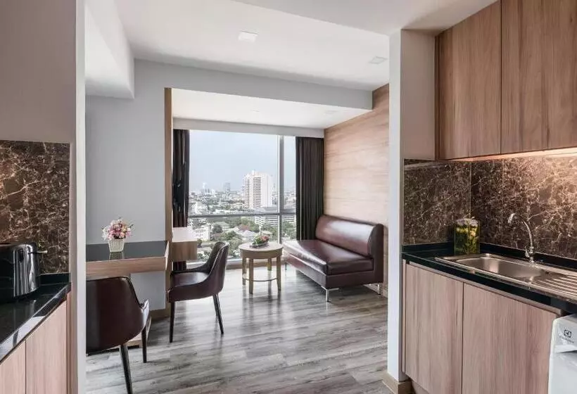 سوییت اجرایی, Adelphi Grande Sukhumvit