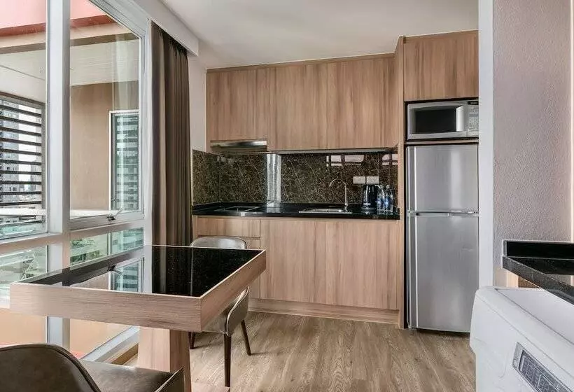 استودیوی لوکس, Adelphi Grande Sukhumvit
