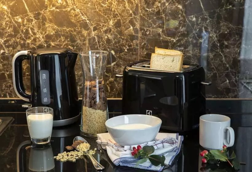 استودیوی لوکس, Adelphi Grande Sukhumvit