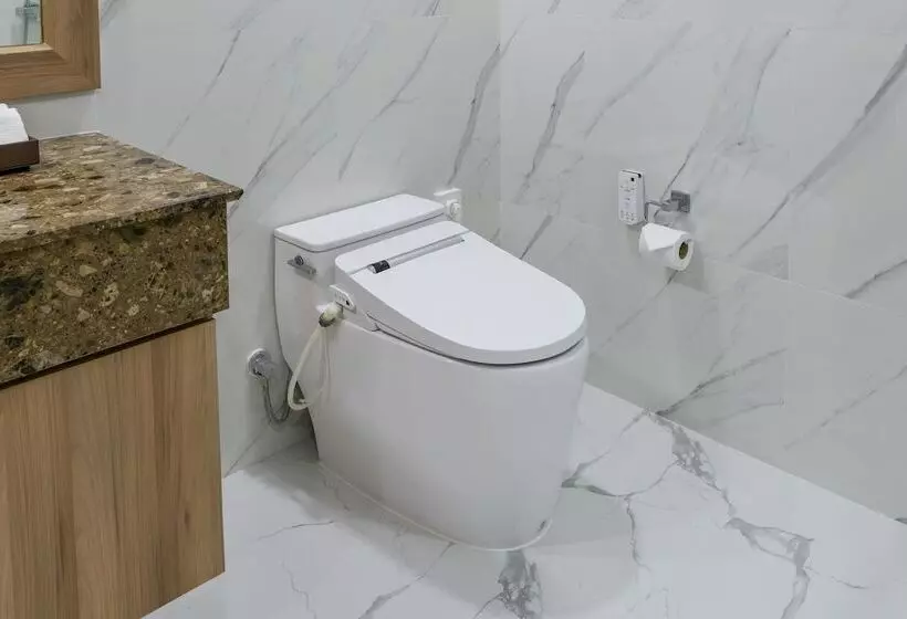 استودیوی لوکس, Adelphi Grande Sukhumvit