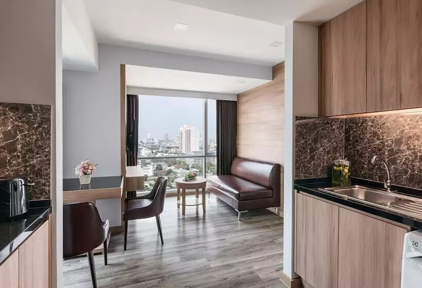 سوییت اجرایی, Adelphi Grande Sukhumvit