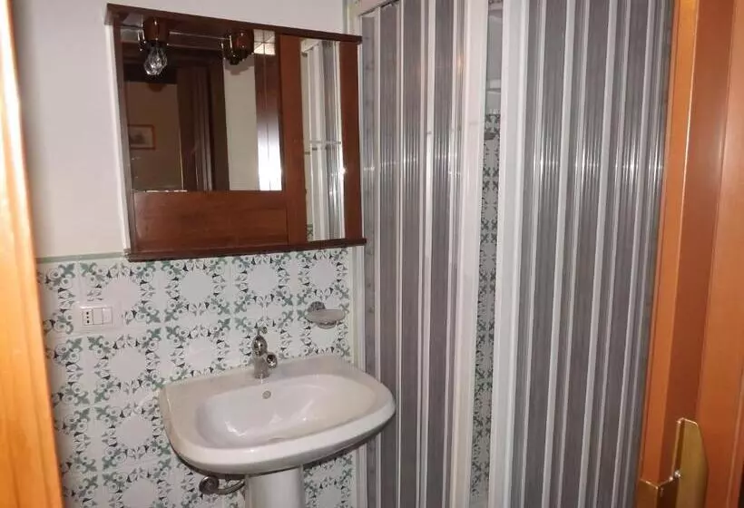 スタンダード4人部屋, Albergo Diffuso Borgo Santa Caterina Vintage