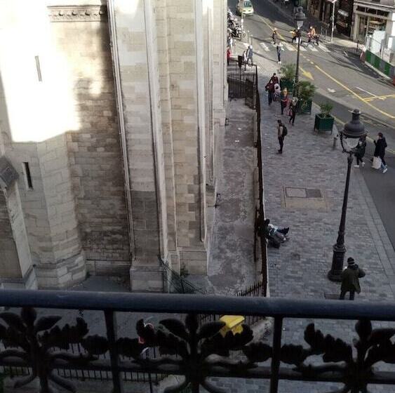 Camera Standard, De La Perdrix Rouge