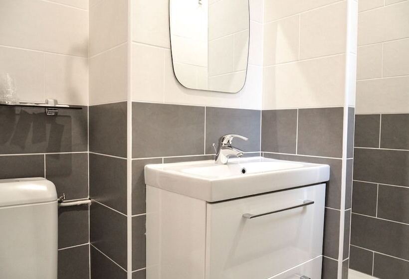 Camera Tripla Standard, De La Perdrix Rouge