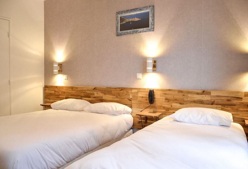 Camera Tripla Standard, De La Perdrix Rouge