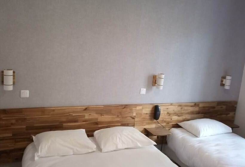 Camera Tripla Standard, De La Perdrix Rouge