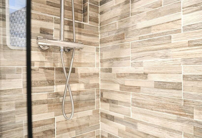 Camera Standard, De La Perdrix Rouge