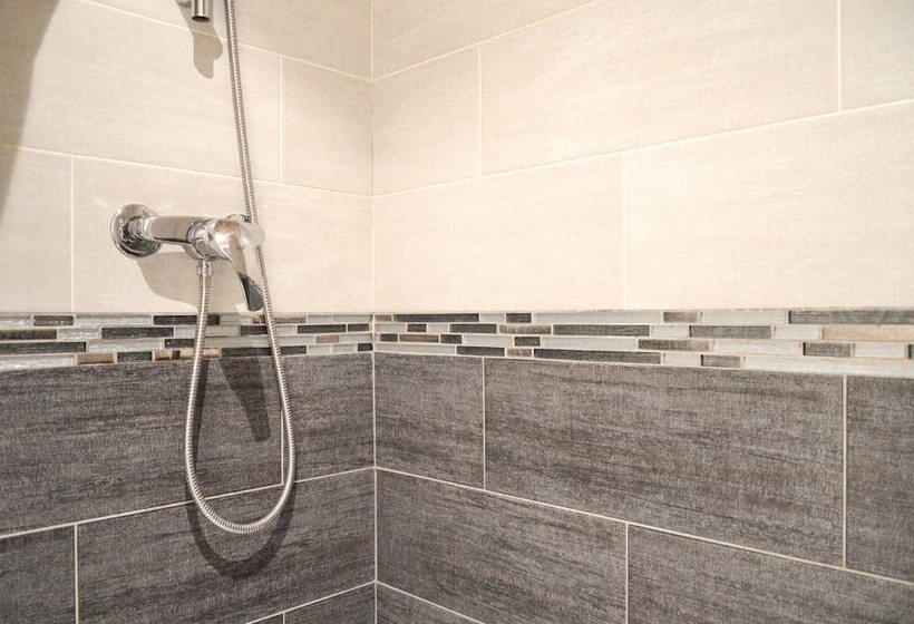 Camera Standard, De La Perdrix Rouge