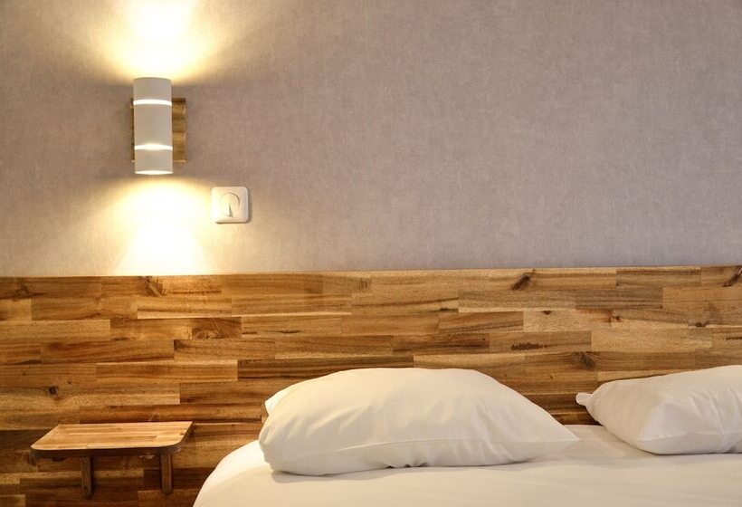 Camera Tripla Standard, De La Perdrix Rouge