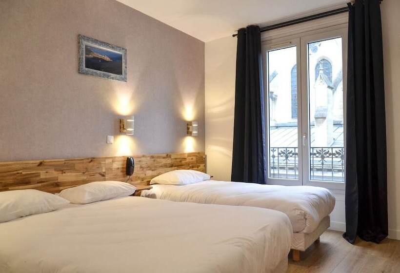 Camera Tripla Standard, De La Perdrix Rouge